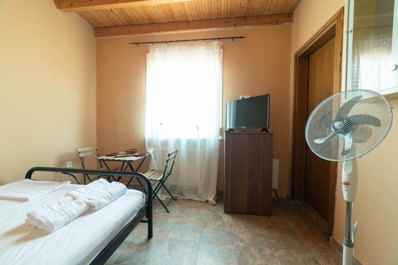 Maison Agistro Hotell Ángistron Exteriör bild